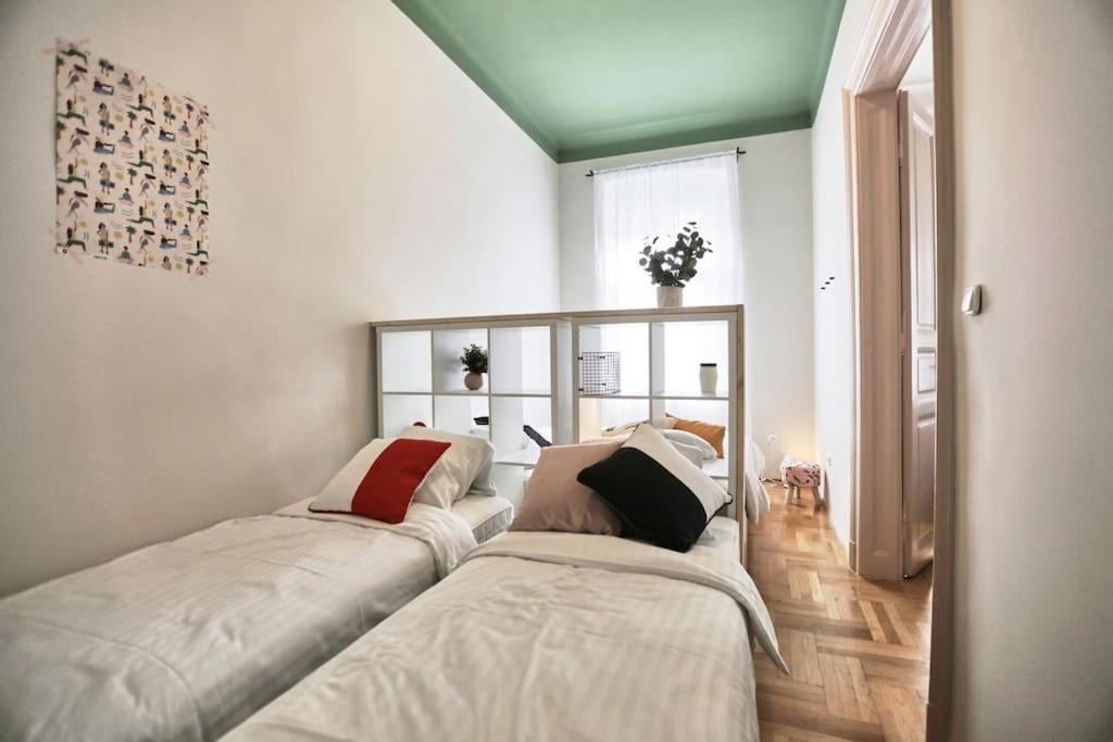 Unwind In Style W Sauna Dsgn 2Br Home Budapest Exterior photo