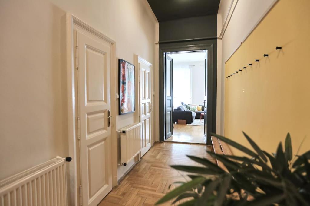 Unwind In Style W Sauna Dsgn 2Br Home Budapest Exterior photo